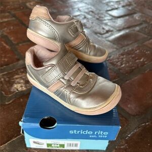 Stride Rite “SR Thompson” Silver Sneaker : 8 toddler